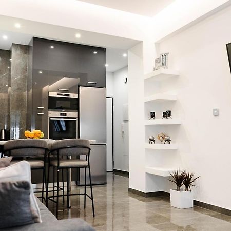 Larissa Railway &Metro Station Apartment Афины Экстерьер фото