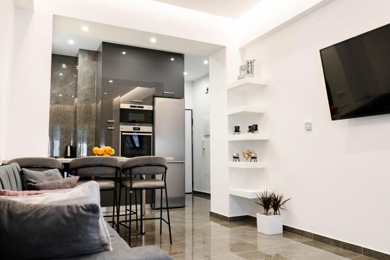 Larissa Railway &Metro Station Apartment Афины Экстерьер фото