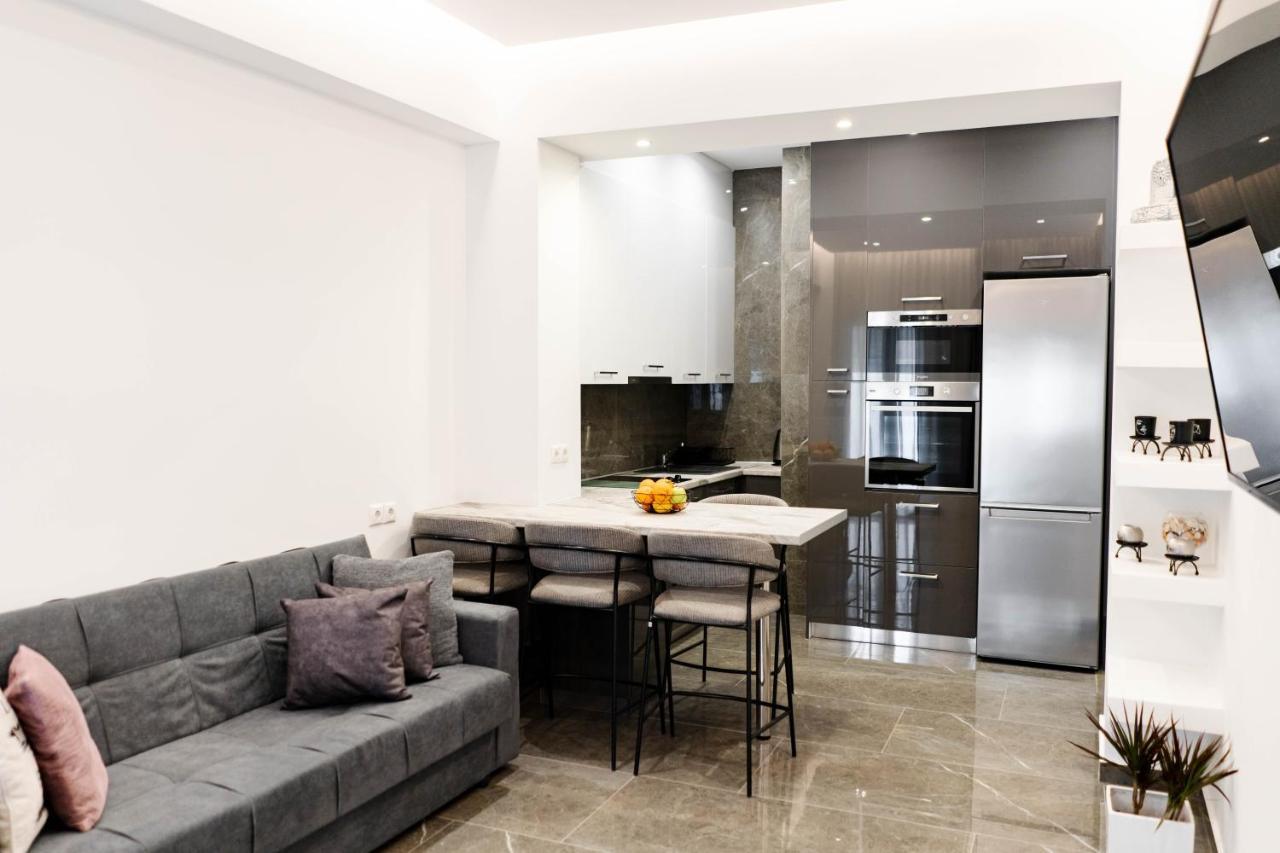 Larissa Railway &Metro Station Apartment Афины Экстерьер фото