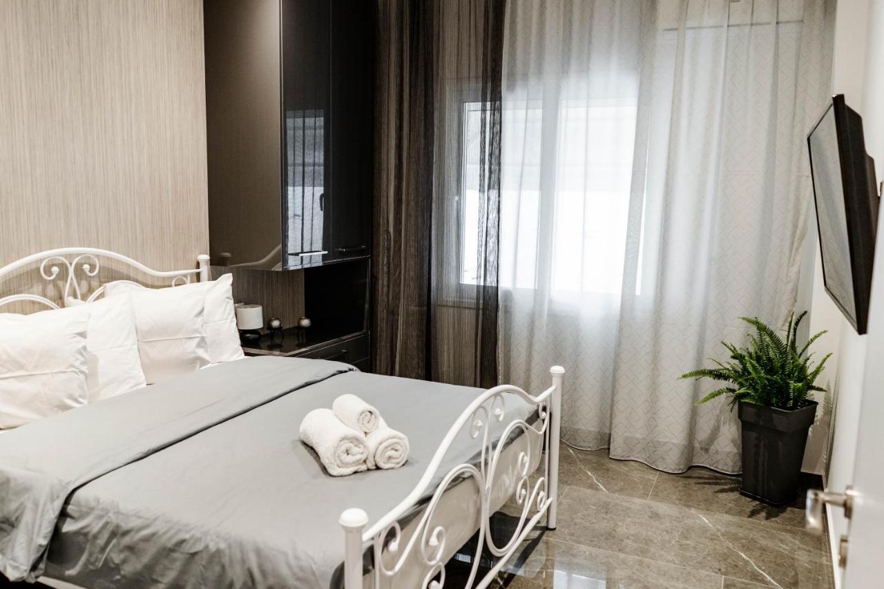 Larissa Railway &Metro Station Apartment Афины Экстерьер фото